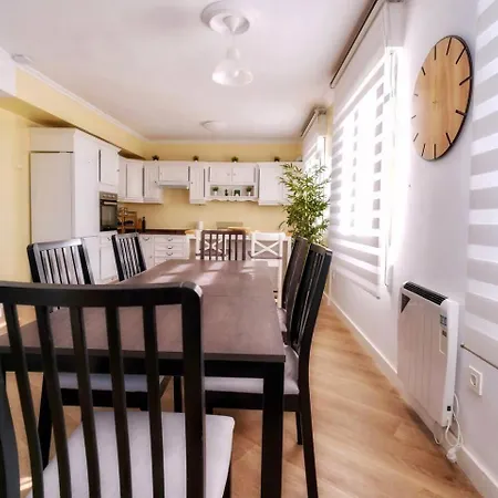 شقة Piso En El Centro De Asturias لانغريو